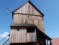 Dřevěný větrný mlýn Partutovice