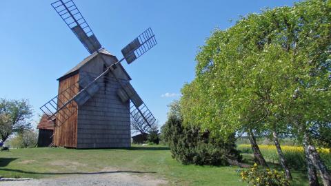 dřevěný větrný mlýn Partutovice